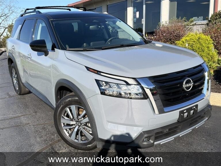 2022 Nissan Pathfinder SL